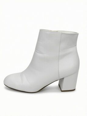 My Delicious Women's White Block Heel Ankle Booties - 9